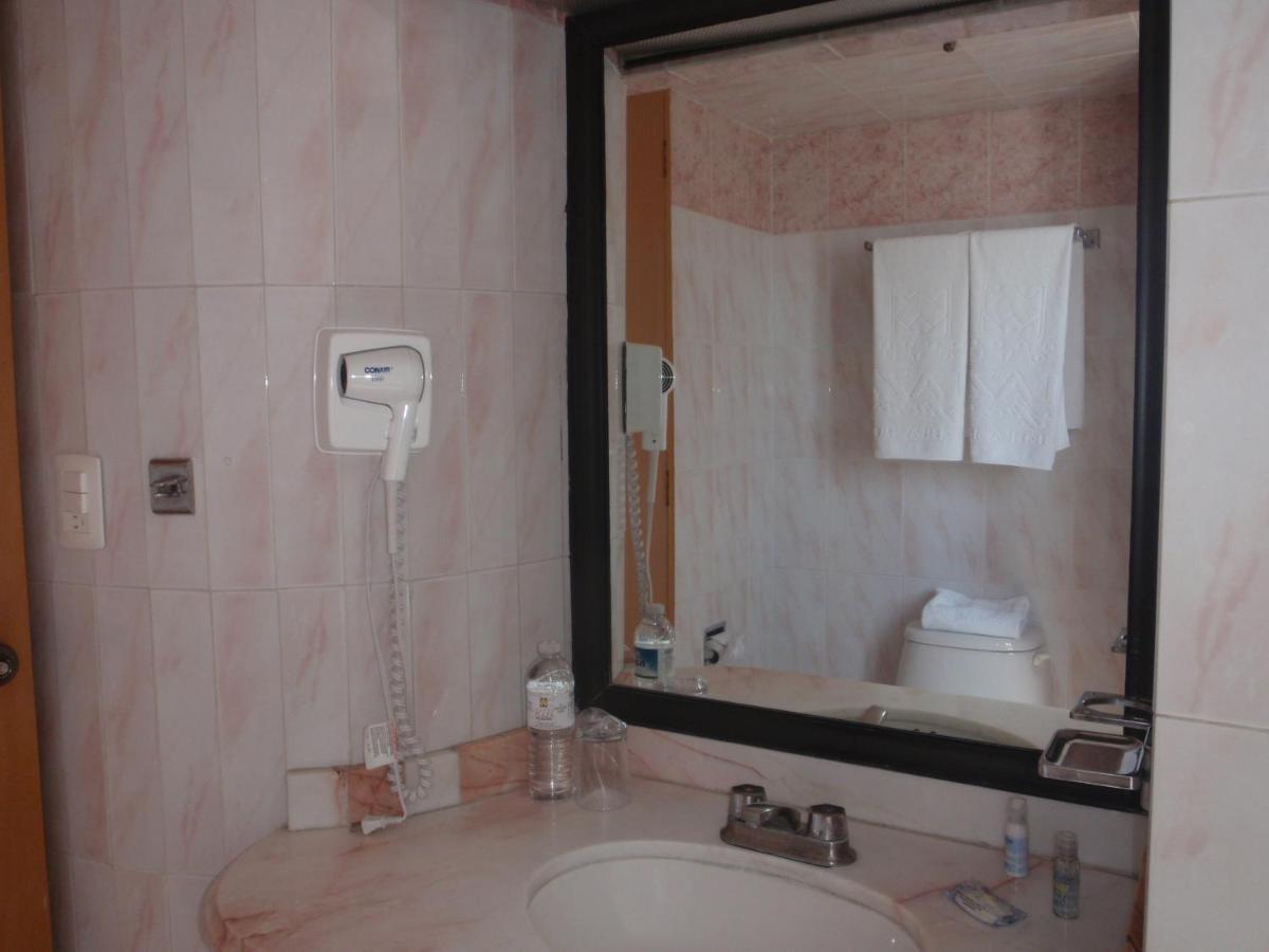 Hotel Plaza Las Fuentes San Juan San Juan Cuautlancingo Buitenkant foto